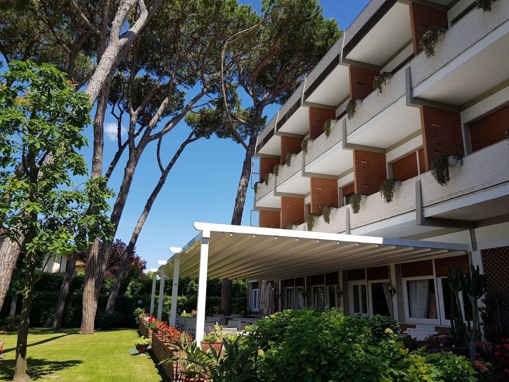 Hotel Le Pleiadi Forte dei Marmi Exterior foto
